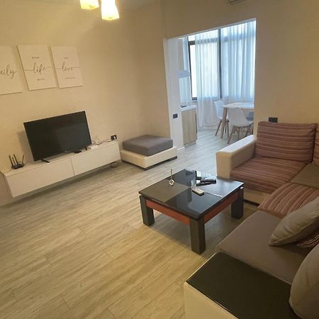 Lacasa-21 Dhjetori Tiranë Eksteriør bilde