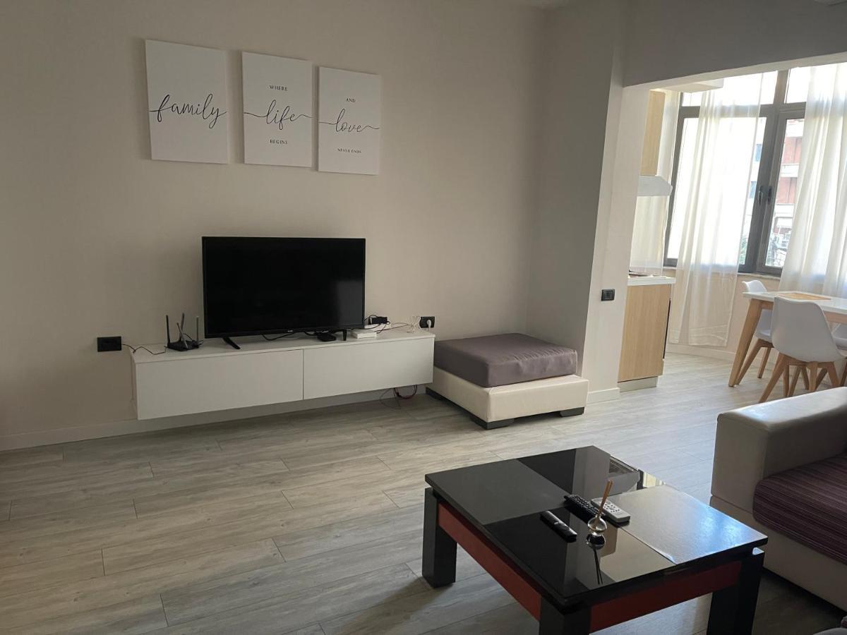 Lacasa-21 Dhjetori Tiranë Eksteriør bilde